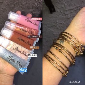 Lipgloss and bracelets 💕